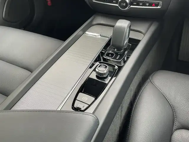 ボルボ ボルボ Ｖ６０ プラス B4 東京都 2022(令4)年 3.2万km 白 ワンオーナー/パノラマルーフ/レザーシート/純正Googleナビ/360°カメラ/シートヒーター/ステアリングヒーター/パワーバックドア/アダプティブクルーズコントロール/ブラインドスポットモニター/レーンキープアシスト/衝突被害軽減ブレーキ/ETC/社外前後ドライブレコーダー
