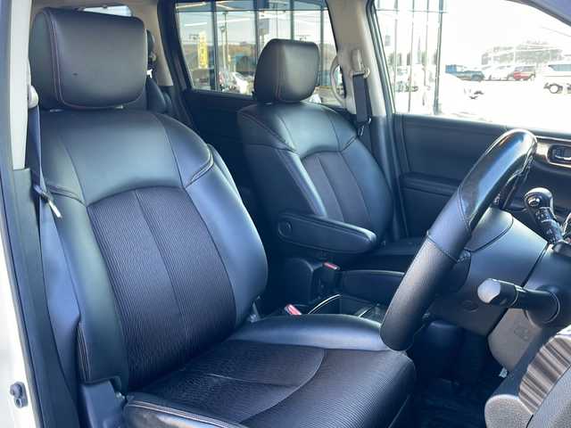 日産 エルグランド 350ハイウェイスター 道東・釧路十勝 2014(平26)年 11.3万km ブリリアントホワイトパール ・スマートキー/・純正エンジンスターター/・7インチ社外ナビ(AM/FM/CD/DVD/TV/BT)/・両側パワースライドドア/・４WD/・パワーバックドア/・電格ミラー/・ドアバイザー/・純正フロアマット/・純正エアロ(フロント/サイド/リア)/・クルーズコントロール/・イエローフォグランプ/・社外10インチフリップダウン/・ハーフレザーシート/・オットマン/・バックカメラ