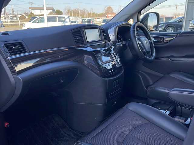 日産 エルグランド 350ハイウェイスター 道東・釧路十勝 2014(平26)年 11.3万km ブリリアントホワイトパール ・スマートキー/・純正エンジンスターター/・7インチ社外ナビ(AM/FM/CD/DVD/TV/BT)/・両側パワースライドドア/・４WD/・パワーバックドア/・電格ミラー/・ドアバイザー/・純正フロアマット/・純正エアロ(フロント/サイド/リア)/・クルーズコントロール/・イエローフォグランプ/・社外10インチフリップダウン/・ハーフレザーシート/・オットマン/・バックカメラ