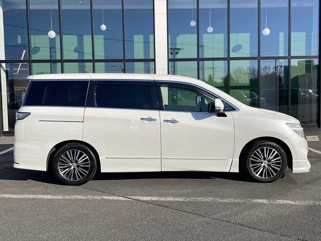 日産 エルグランド 350ハイウェイスター 道東・釧路十勝 2014(平26)年 11.3万km ブリリアントホワイトパール ・スマートキー/・純正エンジンスターター/・7インチ社外ナビ(AM/FM/CD/DVD/TV/BT)/・両側パワースライドドア/・４WD/・パワーバックドア/・電格ミラー/・ドアバイザー/・純正フロアマット/・純正エアロ(フロント/サイド/リア)/・クルーズコントロール/・イエローフォグランプ/・社外10インチフリップダウン/・ハーフレザーシート/・オットマン/・バックカメラ