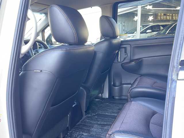 日産 エルグランド 350ハイウェイスター 道東・釧路十勝 2014(平26)年 11.3万km ブリリアントホワイトパール ・スマートキー/・純正エンジンスターター/・7インチ社外ナビ(AM/FM/CD/DVD/TV/BT)/・両側パワースライドドア/・４WD/・パワーバックドア/・電格ミラー/・ドアバイザー/・純正フロアマット/・純正エアロ(フロント/サイド/リア)/・クルーズコントロール/・イエローフォグランプ/・社外10インチフリップダウン/・ハーフレザーシート/・オットマン/・バックカメラ