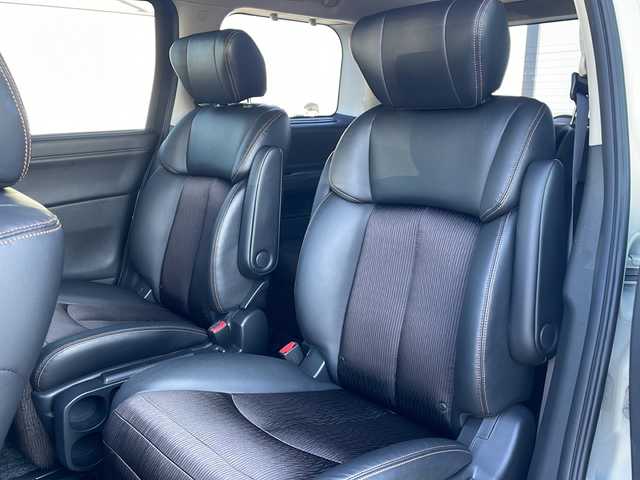 日産 エルグランド 350ハイウェイスター 道東・釧路十勝 2014(平26)年 11.3万km ブリリアントホワイトパール ・スマートキー/・純正エンジンスターター/・7インチ社外ナビ(AM/FM/CD/DVD/TV/BT)/・両側パワースライドドア/・４WD/・パワーバックドア/・電格ミラー/・ドアバイザー/・純正フロアマット/・純正エアロ(フロント/サイド/リア)/・クルーズコントロール/・イエローフォグランプ/・社外10インチフリップダウン/・ハーフレザーシート/・オットマン/・バックカメラ