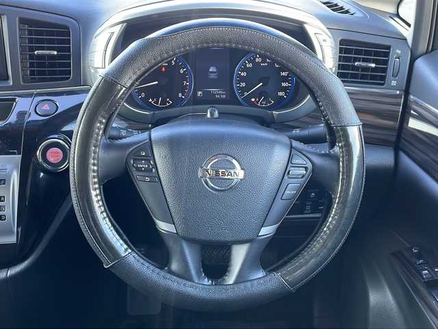 日産 エルグランド 350ハイウェイスター 道東・釧路十勝 2014(平26)年 11.3万km ブリリアントホワイトパール ・スマートキー/・純正エンジンスターター/・7インチ社外ナビ(AM/FM/CD/DVD/TV/BT)/・両側パワースライドドア/・４WD/・パワーバックドア/・電格ミラー/・ドアバイザー/・純正フロアマット/・純正エアロ(フロント/サイド/リア)/・クルーズコントロール/・イエローフォグランプ/・社外10インチフリップダウン/・ハーフレザーシート/・オットマン/・バックカメラ