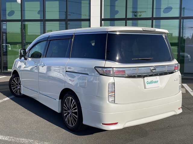 日産 エルグランド 350ハイウェイスター 道央・札幌 2014(平26)年 11.3万km ブリリアントホワイトパール (株)IDOMが運営する【じしゃロン札幌店】の自社ローン専用車両になりますこちらは現金またはオートローンご利用価格です。自社ローンご希望の方は別途その旨お申し付けください。/・スマートキー/・純正エンジンスターター/・7インチ社外ナビ(AM/FM/CD/DVD/TV/BT)/・両側パワースライドドア/・４WD/・パワーバックドア/・電格ミラー/・ドアバイザー/・純正フロアマット/・純正エアロ(フロント/サイド/リア)/・クルーズコントロール/・イエローフォグランプ/・社外10インチフリップダウン/・ハーフレザーシート/・オットマン/・バックカメラ