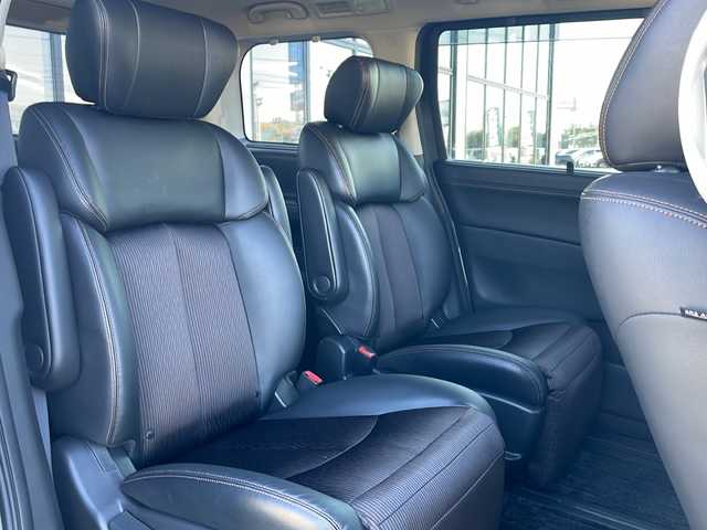 日産 エルグランド 350ハイウェイスター 道央・札幌 2014(平26)年 11.3万km ブリリアントホワイトパール (株)IDOMが運営する【じしゃロン札幌店】の自社ローン専用車両になりますこちらは現金またはオートローンご利用価格です。自社ローンご希望の方は別途その旨お申し付けください。/・スマートキー/・純正エンジンスターター/・7インチ社外ナビ(AM/FM/CD/DVD/TV/BT)/・両側パワースライドドア/・４WD/・パワーバックドア/・電格ミラー/・ドアバイザー/・純正フロアマット/・純正エアロ(フロント/サイド/リア)/・クルーズコントロール/・イエローフォグランプ/・社外10インチフリップダウン/・ハーフレザーシート/・オットマン/・バックカメラ