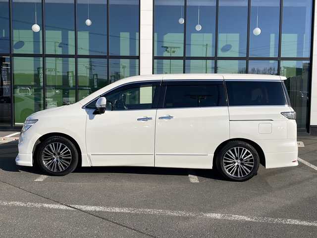 日産 エルグランド 350ハイウェイスター 道央・札幌 2014(平26)年 11.3万km ブリリアントホワイトパール (株)IDOMが運営する【じしゃロン札幌店】の自社ローン専用車両になりますこちらは現金またはオートローンご利用価格です。自社ローンご希望の方は別途その旨お申し付けください。/・スマートキー/・純正エンジンスターター/・7インチ社外ナビ(AM/FM/CD/DVD/TV/BT)/・両側パワースライドドア/・４WD/・パワーバックドア/・電格ミラー/・ドアバイザー/・純正フロアマット/・純正エアロ(フロント/サイド/リア)/・クルーズコントロール/・イエローフォグランプ/・社外10インチフリップダウン/・ハーフレザーシート/・オットマン/・バックカメラ