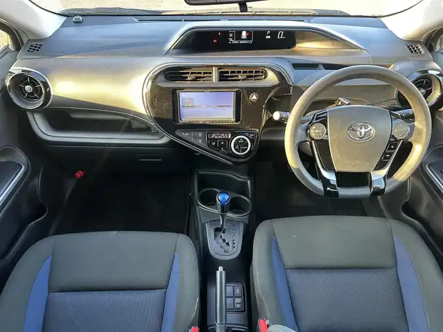 トヨタ アクア S 奈良県 2019(令1)年 7.7万km スーパーホワイトⅡ (株)IDOMが運営する【じしゃロン奈良店】の自社ローン専用車両になります。/こちらは現金またはオートローンご利用時の価格です。自社ローンご希望の方は別途その旨お申付け下さい