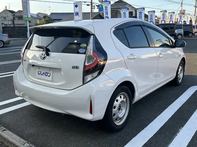 トヨタ アクア S 奈良県 2019(令1)年 7.7万km スーパーホワイトⅡ (株)IDOMが運営する【じしゃロン奈良店】の自社ローン専用車両になります。/こちらは現金またはオートローンご利用時の価格です。自社ローンご希望の方は別途その旨お申付け下さい