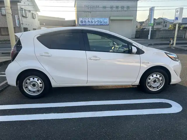 トヨタ アクア S 奈良県 2019(令1)年 7.7万km スーパーホワイトⅡ (株)IDOMが運営する【じしゃロン奈良店】の自社ローン専用車両になります。/こちらは現金またはオートローンご利用時の価格です。自社ローンご希望の方は別途その旨お申付け下さい