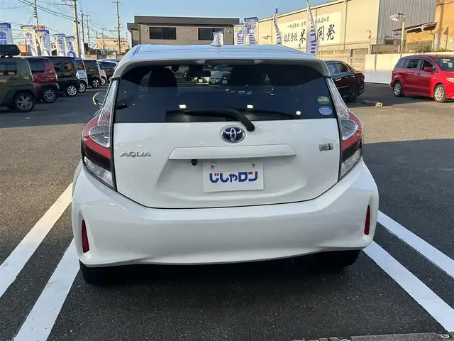 トヨタ アクア S 奈良県 2019(令1)年 7.7万km スーパーホワイトⅡ (株)IDOMが運営する【じしゃロン奈良店】の自社ローン専用車両になります。/こちらは現金またはオートローンご利用時の価格です。自社ローンご希望の方は別途その旨お申付け下さい