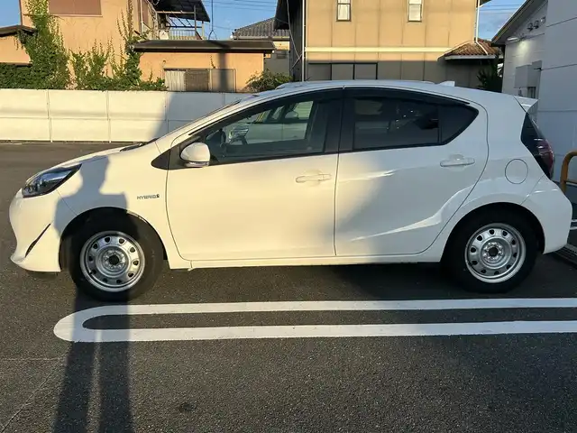 トヨタ アクア S 奈良県 2019(令1)年 7.7万km スーパーホワイトⅡ (株)IDOMが運営する【じしゃロン奈良店】の自社ローン専用車両になります。/こちらは現金またはオートローンご利用時の価格です。自社ローンご希望の方は別途その旨お申付け下さい