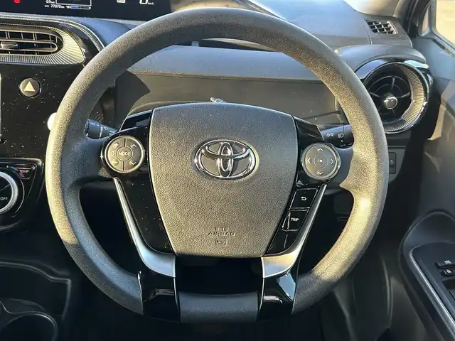 トヨタ アクア S 奈良県 2019(令1)年 7.7万km スーパーホワイトⅡ (株)IDOMが運営する【じしゃロン奈良店】の自社ローン専用車両になります。/こちらは現金またはオートローンご利用時の価格です。自社ローンご希望の方は別途その旨お申付け下さい