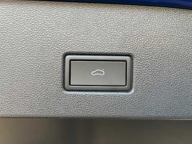 フォルクスワーゲン ＶＷ Ｔ－ロック R 道東・釧路十勝 2022(令4)年 1.3万km アトランティックブルーメタリック ４WD/純正ナビ　Discover Pro/バックカメラ/純正ETC2.0/前後ドライブレコーダー/プリクラッシュブレーキシステム/レーンキーピングアシスト/アダプティブクルーズコントロール/パークディスタンスコントロール/ヒルアシストコントロール/レザーシート/フロントシートヒーティング/運転席メモリ付きパワーシート/ステアリングヒーター/パワーバックドア/ワイヤレス充電/LEDマトリックスヘッドライト/純正19インチAW/純正フロアマット