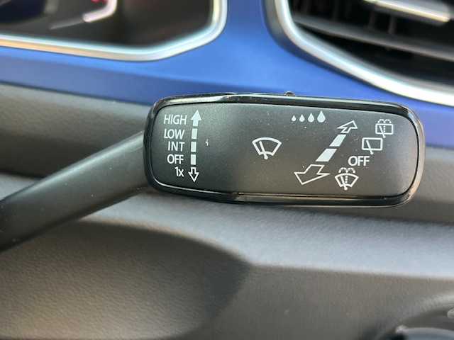 フォルクスワーゲン ＶＷ Ｔ－ロック R 道東・釧路十勝 2022(令4)年 1.3万km アトランティックブルーメタリック ４WD/純正ナビ　Discover Pro/バックカメラ/純正ETC2.0/前後ドライブレコーダー/プリクラッシュブレーキシステム/レーンキーピングアシスト/アダプティブクルーズコントロール/パークディスタンスコントロール/ヒルアシストコントロール/レザーシート/フロントシートヒーティング/運転席メモリ付きパワーシート/ステアリングヒーター/パワーバックドア/ワイヤレス充電/LEDマトリックスヘッドライト/純正19インチAW/純正フロアマット