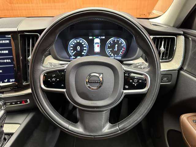 ボルボ ＸＣ６０ T5 AWD インスクリプション 千葉県 2019(令1)年 7.1万km メープルブラウンM パノラマＳＲ　/茶革シート　/ｈａｒｍａｎｋａｒｄｏｎサウンド　/ＨＵＤ　/ＡＣＣ　/ナビ　/３６０°/Ｂｌｕｅｔｏｏｔｈ接続　/シートヒーター　/ベンチレーション　/電動リアゲート　/パークアシスト　/衝突軽減Ｂ　/ＢＳＭ