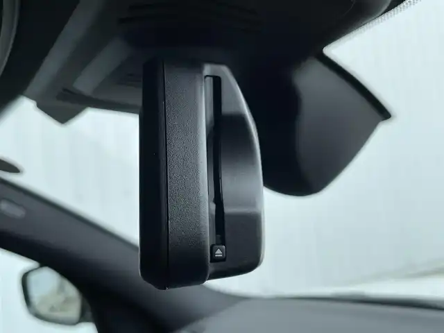 ＢＭＷ ＢＭＷ ３２０ｄ xDrive Mスポーツ 佐賀県 2024(令6)年 0.8万km 白 純正14.9インチディスプレイ/・AM/FM/AppleCarPlay/Spotify/サラウンド・ビュー・システム/ルームミラー一体型ETC/電子パーキングブレーキ/・AUTO HOLD機能/置くだけ充電/ハーフレザーシート/DN席パワーシート(D席メモリー機能付)/DN席シートヒーター/ISOFIX対応/パドルシフト/革巻きステアリング/ステリングリモコン/純正19インチアルミホイール/純正LEDヘッドライト/・オートマチックハイビーム/リヤフォグランプ/取扱説明書/ドライビングアシスト/・アクティブクルーズコントロール/・車線逸脱警告/・パークディスタンスコントロール/・アクティブPDC緊急ブレーキ