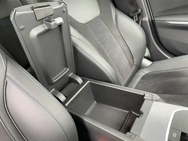 ＢＭＷ ＢＭＷ ３２０ｄ xDrive Mスポーツ 佐賀県 2024(令6)年 0.8万km 白 純正14.9インチディスプレイ/・AM/FM/AppleCarPlay/Spotify/サラウンド・ビュー・システム/ルームミラー一体型ETC/電子パーキングブレーキ/・AUTO HOLD機能/置くだけ充電/ハーフレザーシート/DN席パワーシート(D席メモリー機能付)/DN席シートヒーター/ISOFIX対応/パドルシフト/革巻きステアリング/ステリングリモコン/純正19インチアルミホイール/純正LEDヘッドライト/・オートマチックハイビーム/リヤフォグランプ/取扱説明書/ドライビングアシスト/・アクティブクルーズコントロール/・車線逸脱警告/・パークディスタンスコントロール/・アクティブPDC緊急ブレーキ