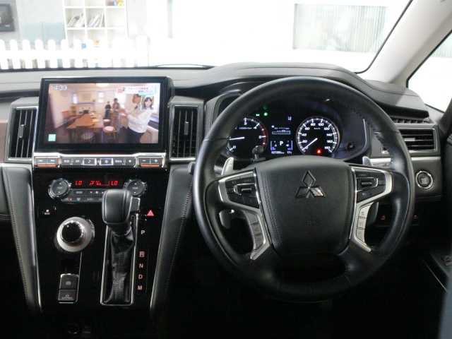 三菱 デリカＤ：５ ジャスパー 千葉県 2022(令4)年 2.8万km グラファイトグレーメタリック/ブラックマイカ 純正OP11インチナビ/フルセグTV/CD/DVD再生/Bluetooth/HDMI/パノラミックビューモニター/前後ドライブレコーダー/純正18インチAW/純正フロアマット/レーダークルーズコントロール/衝突軽減ブレーキ/車線逸脱警報/オートハイビーム/ブラインドスポットモニター/プリクラッシュセーフティー/両側パワースライドドア /LEDヘッドライト/オートライト/ハーフレザー