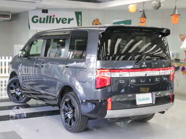 三菱 デリカＤ：５ ジャスパー 千葉県 2022(令4)年 2.8万km グラファイトグレーメタリック/ブラックマイカ 純正OP11インチナビ/フルセグTV/CD/DVD再生/Bluetooth/HDMI/パノラミックビューモニター/前後ドライブレコーダー/純正18インチAW/純正フロアマット/レーダークルーズコントロール/衝突軽減ブレーキ/車線逸脱警報/オートハイビーム/ブラインドスポットモニター/プリクラッシュセーフティー/両側パワースライドドア /LEDヘッドライト/オートライト/ハーフレザー