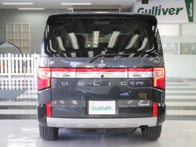 三菱 デリカＤ：５ ジャスパー 千葉県 2022(令4)年 2.8万km グラファイトグレーメタリック/ブラックマイカ 純正OP11インチナビ/フルセグTV/CD/DVD再生/Bluetooth/HDMI/パノラミックビューモニター/前後ドライブレコーダー/純正18インチAW/純正フロアマット/レーダークルーズコントロール/衝突軽減ブレーキ/車線逸脱警報/オートハイビーム/ブラインドスポットモニター/プリクラッシュセーフティー/両側パワースライドドア /LEDヘッドライト/オートライト/ハーフレザー