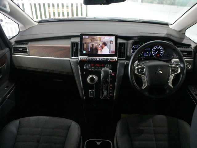 三菱 デリカＤ：５ ジャスパー 千葉県 2022(令4)年 2.8万km グラファイトグレーメタリック/ブラックマイカ 純正OP11インチナビ/フルセグTV/CD/DVD再生/Bluetooth/HDMI/パノラミックビューモニター/前後ドライブレコーダー/純正18インチAW/純正フロアマット/レーダークルーズコントロール/衝突軽減ブレーキ/車線逸脱警報/オートハイビーム/ブラインドスポットモニター/プリクラッシュセーフティー/両側パワースライドドア /LEDヘッドライト/オートライト/ハーフレザー