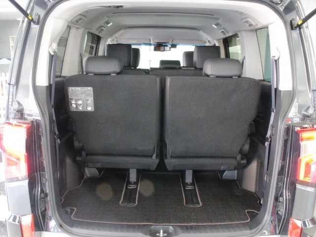 三菱 デリカＤ：５ ジャスパー 千葉県 2022(令4)年 2.8万km グラファイトグレーメタリック/ブラックマイカ 純正OP11インチナビ/フルセグTV/CD/DVD再生/Bluetooth/HDMI/パノラミックビューモニター/前後ドライブレコーダー/純正18インチAW/純正フロアマット/レーダークルーズコントロール/衝突軽減ブレーキ/車線逸脱警報/オートハイビーム/ブラインドスポットモニター/プリクラッシュセーフティー/両側パワースライドドア /LEDヘッドライト/オートライト/ハーフレザー