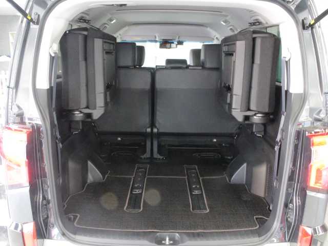 三菱 デリカＤ：５ ジャスパー 千葉県 2022(令4)年 2.8万km グラファイトグレーメタリック/ブラックマイカ 純正OP11インチナビ/フルセグTV/CD/DVD再生/Bluetooth/HDMI/パノラミックビューモニター/前後ドライブレコーダー/純正18インチAW/純正フロアマット/レーダークルーズコントロール/衝突軽減ブレーキ/車線逸脱警報/オートハイビーム/ブラインドスポットモニター/プリクラッシュセーフティー/両側パワースライドドア /LEDヘッドライト/オートライト/ハーフレザー