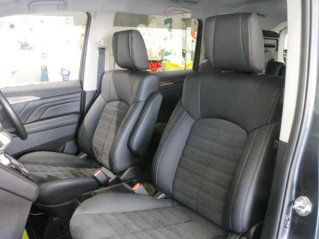 三菱 デリカＤ：５ ジャスパー 千葉県 2022(令4)年 2.8万km グラファイトグレーメタリック/ブラックマイカ 純正OP11インチナビ/フルセグTV/CD/DVD再生/Bluetooth/HDMI/パノラミックビューモニター/前後ドライブレコーダー/純正18インチAW/純正フロアマット/レーダークルーズコントロール/衝突軽減ブレーキ/車線逸脱警報/オートハイビーム/ブラインドスポットモニター/プリクラッシュセーフティー/両側パワースライドドア /LEDヘッドライト/オートライト/ハーフレザー