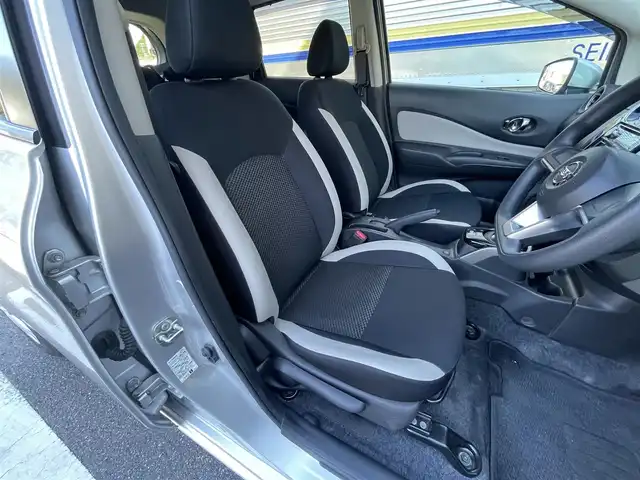 日産 ノート e－パワー B 愛媛県 2020(令2)年 6.7万km ブリリアントシルバー アラウンドビューモニター/デジタルインナーミラー/エマージェンシーブレーキ/前後コーナーセンサー/スマートキー/プッシュスタート/オートライト/ETC/社外オーディオ/AUX AM FM CD/禁煙車