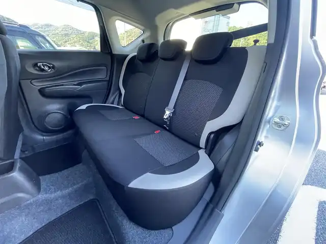 日産 ノート e－パワー B 愛媛県 2020(令2)年 6.7万km ブリリアントシルバー アラウンドビューモニター/デジタルインナーミラー/エマージェンシーブレーキ/前後コーナーセンサー/スマートキー/プッシュスタート/オートライト/ETC/社外オーディオ/AUX AM FM CD/禁煙車