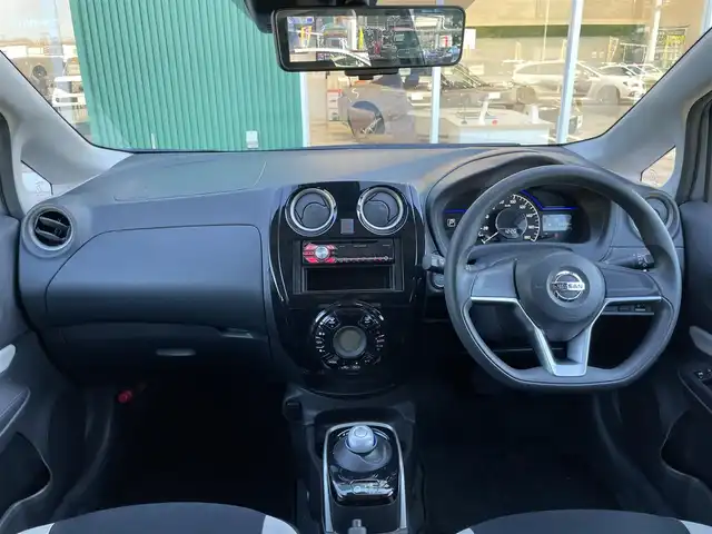 日産 ノート e－パワー B 愛媛県 2020(令2)年 6.7万km ブリリアントシルバー アラウンドビューモニター/デジタルインナーミラー/エマージェンシーブレーキ/前後コーナーセンサー/スマートキー/プッシュスタート/オートライト/ETC/社外オーディオ/AUX AM FM CD/禁煙車