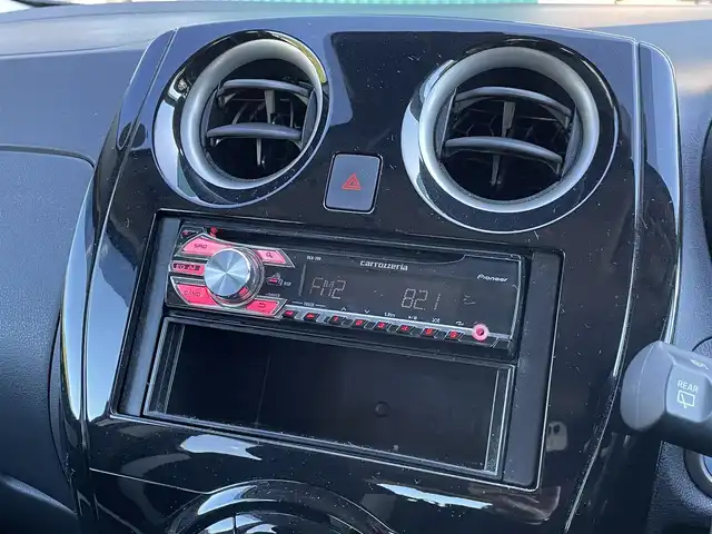 日産 ノート e－パワー B 愛媛県 2020(令2)年 6.7万km ブリリアントシルバー アラウンドビューモニター/デジタルインナーミラー/エマージェンシーブレーキ/前後コーナーセンサー/スマートキー/プッシュスタート/オートライト/ETC/社外オーディオ/AUX AM FM CD/禁煙車