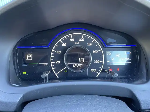 日産 ノート e－パワー B 愛媛県 2020(令2)年 6.7万km ブリリアントシルバー アラウンドビューモニター/デジタルインナーミラー/エマージェンシーブレーキ/前後コーナーセンサー/スマートキー/プッシュスタート/オートライト/ETC/社外オーディオ/AUX AM FM CD/禁煙車