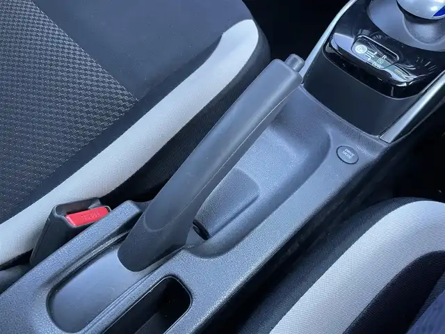 日産 ノート e－パワー B 愛媛県 2020(令2)年 6.7万km ブリリアントシルバー アラウンドビューモニター/デジタルインナーミラー/エマージェンシーブレーキ/前後コーナーセンサー/スマートキー/プッシュスタート/オートライト/ETC/社外オーディオ/AUX AM FM CD/禁煙車