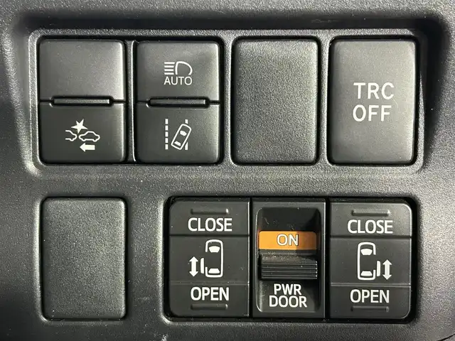 トヨタ ヴォクシー ハイブリッド ZS 煌Ⅱ 佐賀県 2019(令1)年 4.5万km ブラック 純正ディーラーオプション9インチナビ/バックカメラ/フルセグテレビ　/CD/DVD/BT/SD/FM.AM/プリクラッシュセーフティ/レーンディパーチャーアラート/オートハイビーム/クルーズコントロール/シートヒーター/純正ドライブレコーダー/純正フロアマット/純正ドアバイザー/プッシュスタート