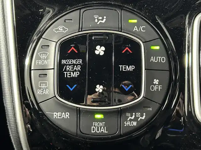 トヨタ ヴォクシー ハイブリッド ZS 煌Ⅱ 佐賀県 2019(令1)年 4.5万km ブラック 純正ディーラーオプション9インチナビ/バックカメラ/フルセグテレビ　/CD/DVD/BT/SD/FM.AM/プリクラッシュセーフティ/レーンディパーチャーアラート/オートハイビーム/クルーズコントロール/シートヒーター/純正ドライブレコーダー/純正フロアマット/純正ドアバイザー/プッシュスタート