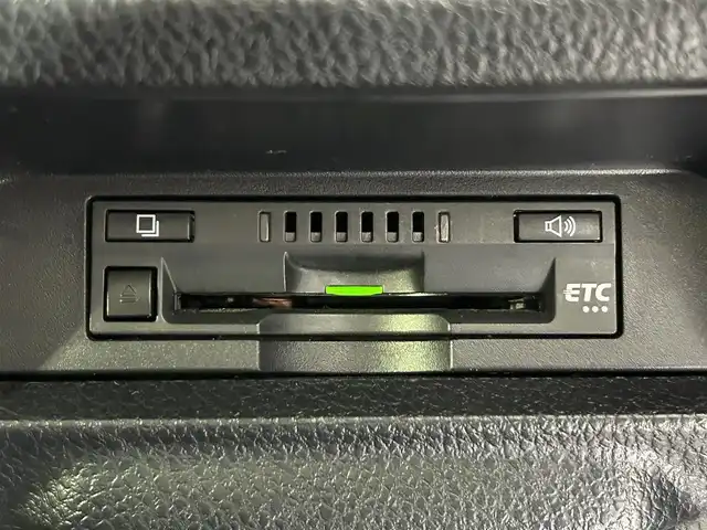 トヨタ ヴォクシー ハイブリッド ZS 煌Ⅱ 佐賀県 2019(令1)年 4.5万km ブラック 純正ディーラーオプション9インチナビ/バックカメラ/フルセグテレビ　/CD/DVD/BT/SD/FM.AM/プリクラッシュセーフティ/レーンディパーチャーアラート/オートハイビーム/クルーズコントロール/シートヒーター/純正ドライブレコーダー/純正フロアマット/純正ドアバイザー/プッシュスタート