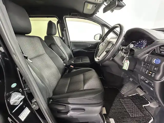 トヨタ ヴォクシー ハイブリッド ZS 煌Ⅱ 佐賀県 2019(令1)年 4.5万km ブラック 純正ディーラーオプション9インチナビ/バックカメラ/フルセグテレビ　/CD/DVD/BT/SD/FM.AM/プリクラッシュセーフティ/レーンディパーチャーアラート/オートハイビーム/クルーズコントロール/シートヒーター/純正ドライブレコーダー/純正フロアマット/純正ドアバイザー/プッシュスタート