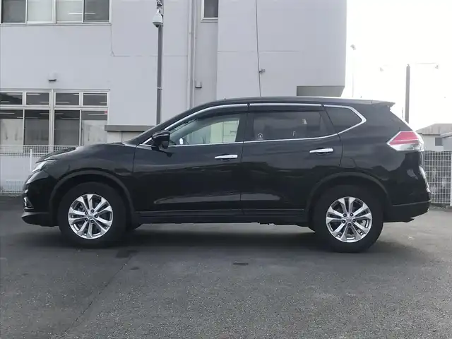 日産 エクストレイル 20X エマージェンシーブレーキ 栃木県 2015(平27)年 9.3万km ダイヤモンドブラック (株)IDOMが運営する【じしゃロン小山店】の自社ローン対象車両になります。こちらは現金ご利用時の価格です。/自社ローンご希望の方は別途その旨お申付け下さい。//禁煙車/純正フルセグナビ/（CD/DVD/AM/FMラジオ）/(Bluetooth)/スマートキー/プッシュスタート/バックカメラ/ＥＴＣ/エマージェンシーブレーキ/車線逸脱警報/シートヒーター/コーナーセンサー/ドライブレコーダー/アイドリングストップ/ステアリングリモコン/電動格納ドアミラー/パワーウインドウ/オートライト/防眩ミラー