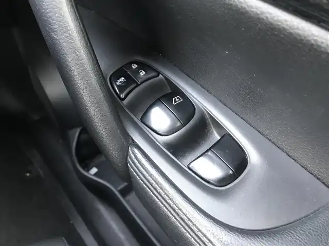 日産 エクストレイル 20X エマージェンシーブレーキ 栃木県 2015(平27)年 9.3万km ダイヤモンドブラック (株)IDOMが運営する【じしゃロン小山店】の自社ローン対象車両になります。こちらは現金ご利用時の価格です。/自社ローンご希望の方は別途その旨お申付け下さい。//禁煙車/純正フルセグナビ/（CD/DVD/AM/FMラジオ）/(Bluetooth)/スマートキー/プッシュスタート/バックカメラ/ＥＴＣ/エマージェンシーブレーキ/車線逸脱警報/シートヒーター/コーナーセンサー/ドライブレコーダー/アイドリングストップ/ステアリングリモコン/電動格納ドアミラー/パワーウインドウ/オートライト/防眩ミラー