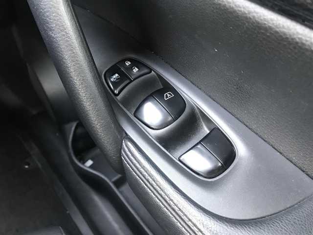 日産 エクストレイル 20X エマージェンシーブレーキ 千葉県 2015(平27)年 9.3万km ダイヤモンドブラック (株)IDOMが運営する【じしゃロン柏店】の自社ローン対象車両になります。こちらは現金ご利用時の価格です。/自社ローンご希望の方は別途その旨お申付け下さい。//禁煙車/純正フルセグナビ/（CD/DVD/AM/FMラジオ）/(Bluetooth)/スマートキー/プッシュスタート/バックカメラ/ＥＴＣ/エマージェンシーブレーキ/車線逸脱警報/シートヒーター/コーナーセンサー/ドライブレコーダー/アイドリングストップ/ステアリングリモコン/電動格納ドアミラー/パワーウインドウ/オートライト/防眩ミラー