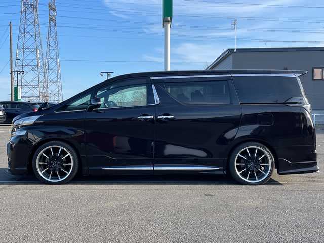 トヨタ ヴェルファイア 2.5Z Aエディデョン ゴールデンアイズ 道央・札幌 2017(平29)年 3万km バーニングブラッククリスタルシャインガラスフレーク ４WD/モデリスタエアロ/社外足廻り（ダウンサス）/純正ディーラーOPナビ/CD/DVD/BT/フルセグ/純正フリップダウンモニター/横滑り防止装置/クルーズコントロール/パーキングアシスト/クリアランスソナー/バック/フロントカメラ/ビルトインETC/ドライブレコーダー/アイドリングストップ/ECOMODE/nanoe/両側パワースライドドア/パワーバックドア/N席/２列目オットマン/ハーフレザーシート/革巻きウッドコンビステアリング/ステアリングリモコン/AC100V/電動パーキング/ブレーキホールド/MTモード付AT/プッシュスタート/スマートキー/LEDヘッドライト/オートライト/フォグランプ/電動格納ミラー/ウィンカーミラー/純正フロアマット/ドアバイザー/サスペンション/グリル積込