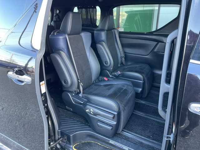 トヨタ ヴェルファイア 2.5Z Aエディデョン ゴールデンアイズ 道央・札幌 2017(平29)年 3万km バーニングブラッククリスタルシャインガラスフレーク ４WD/モデリスタエアロ/社外足廻り（ダウンサス）/純正ディーラーOPナビ/CD/DVD/BT/フルセグ/純正フリップダウンモニター/横滑り防止装置/クルーズコントロール/パーキングアシスト/クリアランスソナー/バック/フロントカメラ/ビルトインETC/ドライブレコーダー/アイドリングストップ/ECOMODE/nanoe/両側パワースライドドア/パワーバックドア/N席/２列目オットマン/ハーフレザーシート/革巻きウッドコンビステアリング/ステアリングリモコン/AC100V/電動パーキング/ブレーキホールド/MTモード付AT/プッシュスタート/スマートキー/LEDヘッドライト/オートライト/フォグランプ/電動格納ミラー/ウィンカーミラー/純正フロアマット/ドアバイザー/サスペンション/グリル積込