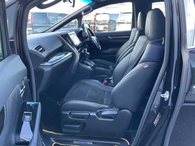 トヨタ ヴェルファイア 2.5Z Aエディデョン ゴールデンアイズ 道央・札幌 2017(平29)年 3万km バーニングブラッククリスタルシャインガラスフレーク ４WD/モデリスタエアロ/社外足廻り（ダウンサス）/純正ディーラーOPナビ/CD/DVD/BT/フルセグ/純正フリップダウンモニター/横滑り防止装置/クルーズコントロール/パーキングアシスト/クリアランスソナー/バック/フロントカメラ/ビルトインETC/ドライブレコーダー/アイドリングストップ/ECOMODE/nanoe/両側パワースライドドア/パワーバックドア/N席/２列目オットマン/ハーフレザーシート/革巻きウッドコンビステアリング/ステアリングリモコン/AC100V/電動パーキング/ブレーキホールド/MTモード付AT/プッシュスタート/スマートキー/LEDヘッドライト/オートライト/フォグランプ/電動格納ミラー/ウィンカーミラー/純正フロアマット/ドアバイザー/サスペンション/グリル積込