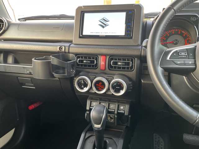 スズキ ジムニー XC 青森県 2021(令3)年 3.8万km シフォンアイボリーメタリックブラック2トーンルーフ 4WD/純正メモリナビ・フルセグTV/CD・DVD・Bluetooth・SD・USB/バックカメラ/前席シートヒーター/セーフティサポート/デュアルセンサーブレーキサポート/ハイビームアシスト/クルーズコントロール/車線逸脱警報機能/誤発進抑制機能/ダウンヒルアシストコントロール/LEDヘッドライト/オートライト/フォグランプ/社外テールランプ/純正16インチアルミ/スマートキー/プッシュスタート