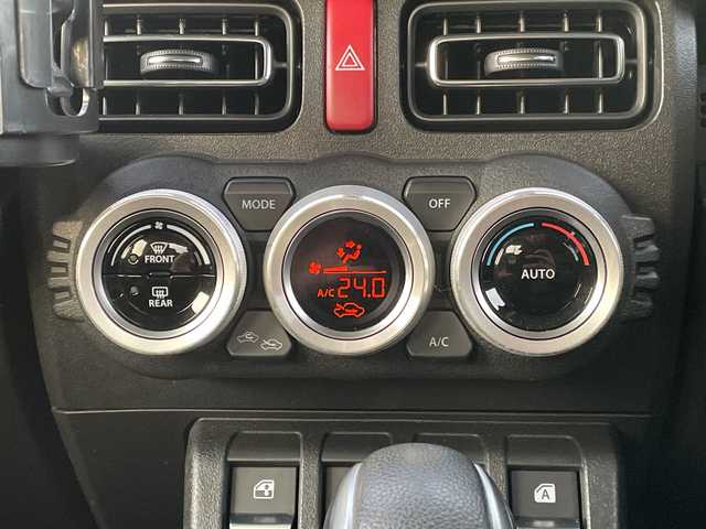 スズキ ジムニー XC 青森県 2021(令3)年 3.8万km シフォンアイボリーメタリックブラック2トーンルーフ 4WD/純正メモリナビ・フルセグTV/CD・DVD・Bluetooth・SD・USB/バックカメラ/前席シートヒーター/セーフティサポート/デュアルセンサーブレーキサポート/ハイビームアシスト/クルーズコントロール/車線逸脱警報機能/誤発進抑制機能/ダウンヒルアシストコントロール/LEDヘッドライト/オートライト/フォグランプ/社外テールランプ/純正16インチアルミ/スマートキー/プッシュスタート