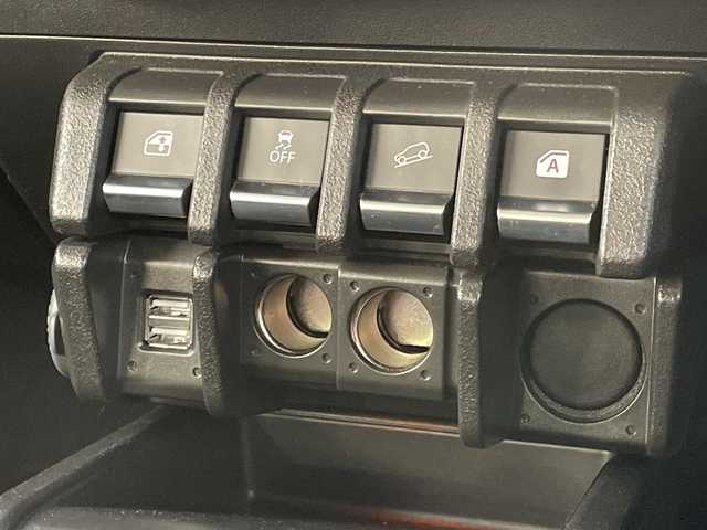 スズキ ジムニー XC 青森県 2021(令3)年 3.8万km シフォンアイボリーメタリックブラック2トーンルーフ 4WD/純正メモリナビ・フルセグTV/CD・DVD・Bluetooth・SD・USB/バックカメラ/前席シートヒーター/セーフティサポート/デュアルセンサーブレーキサポート/ハイビームアシスト/クルーズコントロール/車線逸脱警報機能/誤発進抑制機能/ダウンヒルアシストコントロール/LEDヘッドライト/オートライト/フォグランプ/社外テールランプ/純正16インチアルミ/スマートキー/プッシュスタート