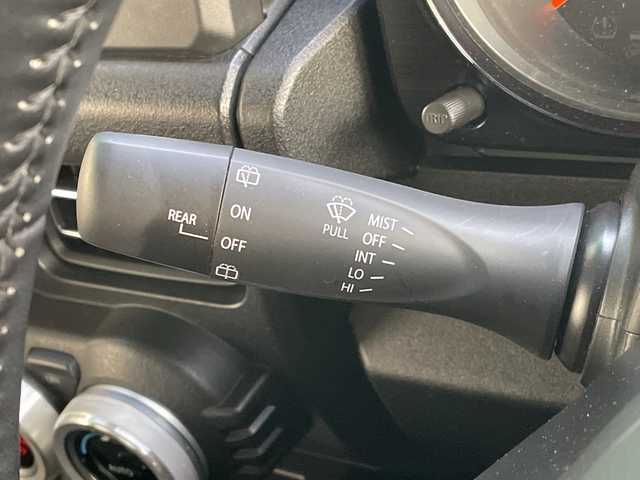 スズキ ジムニー XC 青森県 2021(令3)年 3.8万km シフォンアイボリーメタリックブラック2トーンルーフ 4WD/純正メモリナビ・フルセグTV/CD・DVD・Bluetooth・SD・USB/バックカメラ/前席シートヒーター/セーフティサポート/デュアルセンサーブレーキサポート/ハイビームアシスト/クルーズコントロール/車線逸脱警報機能/誤発進抑制機能/ダウンヒルアシストコントロール/LEDヘッドライト/オートライト/フォグランプ/社外テールランプ/純正16インチアルミ/スマートキー/プッシュスタート