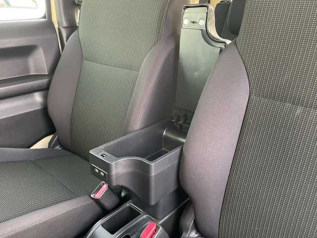 スズキ ジムニー XC 青森県 2021(令3)年 3.8万km シフォンアイボリーメタリックブラック2トーンルーフ 4WD/純正メモリナビ・フルセグTV/CD・DVD・Bluetooth・SD・USB/バックカメラ/前席シートヒーター/セーフティサポート/デュアルセンサーブレーキサポート/ハイビームアシスト/クルーズコントロール/車線逸脱警報機能/誤発進抑制機能/ダウンヒルアシストコントロール/LEDヘッドライト/オートライト/フォグランプ/社外テールランプ/純正16インチアルミ/スマートキー/プッシュスタート