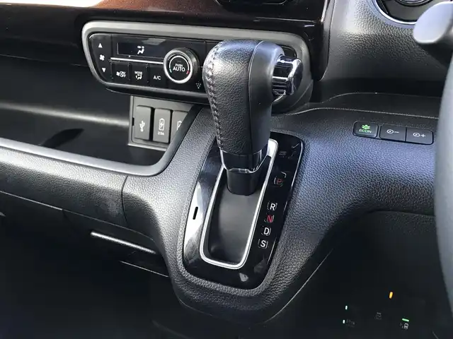 ホンダ Ｎ ＢＯＸ カスタム L ターボ 鳥取県 2021(令3)年 5.3万km プラチナホワイトパール ４・W・D/純正8インチナビ/フルセグ/DVD/CD/BT/USB/バックカメラ・ビルトインETC/前後ドライブレコーダー/前席シートヒーター/レーダークルーズコントロール/レーンキープアシスト/LEDヘットライト/フォグライト/純正15インチアルミホイール/プッシュエンジンスタート/レザー調シートカバー/アイドリングストップ/シートバックテーブル/フロアマット/ドアバイザー/スペアキー